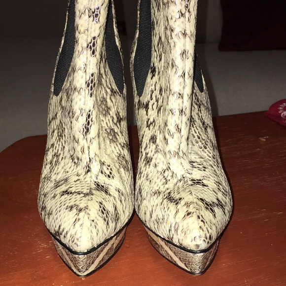 MICHAEL KORS NWT PYTHON REAL LEATHER PLATFORM BOOTIES SIZE 9.5 - Picture 7 of 12